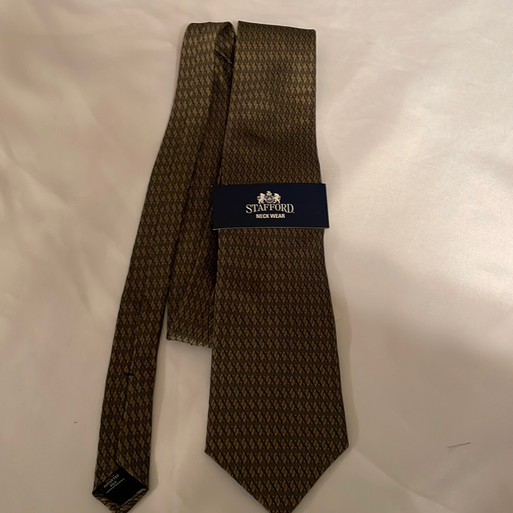 Stafford Mens Necktie NWT Olive Green pattern‎ Silk Tie Neckwear
